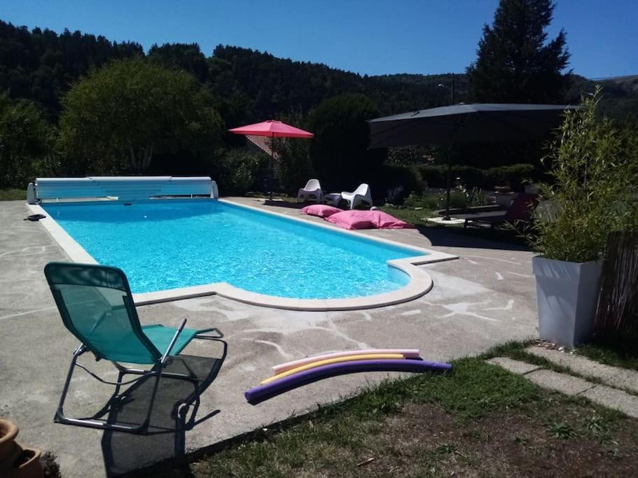 Gite "Le Temps D'Une Pause" Terrasse Et Piscine Coubon Экстерьер фото