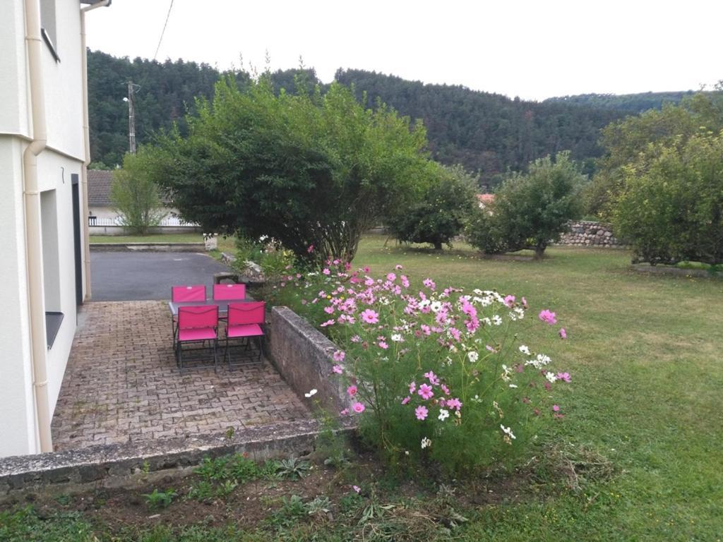 Gite "Le Temps D'Une Pause" Terrasse Et Piscine Coubon Экстерьер фото